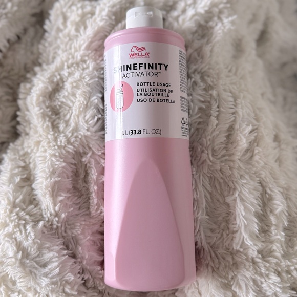 $20 or FREE Wella Shinefinity 2% Activator (for Shinefinity Zero Lift Glaze) - Picture 1 of 2
